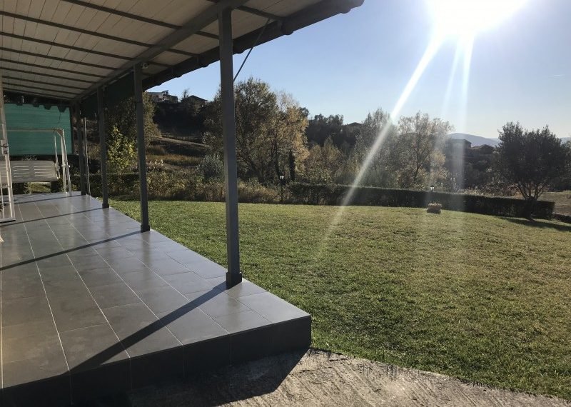 Shitet Shtepi Private me oborr dhe toke ne Priske