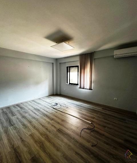 Zyre per qira ne bllok