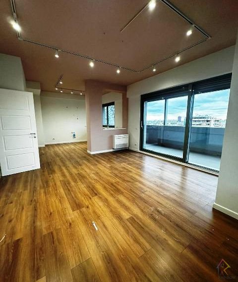 Ambient zyre per qira prane Presidences