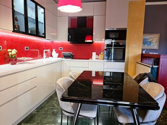 Apartament 3+1 prane Stadiumit Air Albania