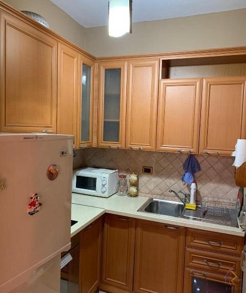 Apartrament 2+1 per qira prane Akademise se Arteve