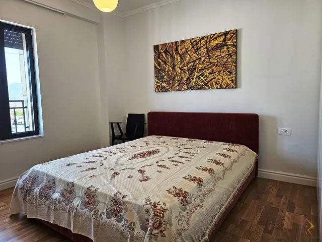 Apartament luksoz per qira ne qender