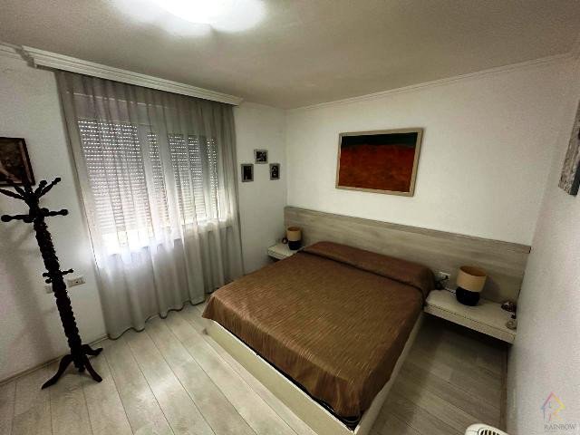 Shitet apartament 2+1 prane Liqenit