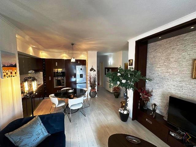 Shitet apartament 2+1 prane Liqenit