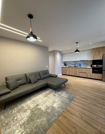 Apartament 2+1 me oborr per shitje ne San Pietro
