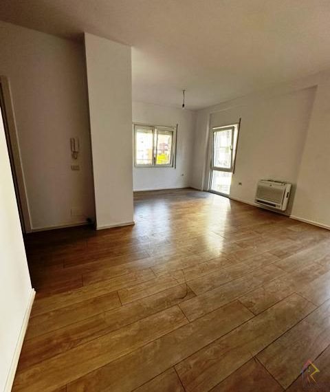Apartament / zyre me qira