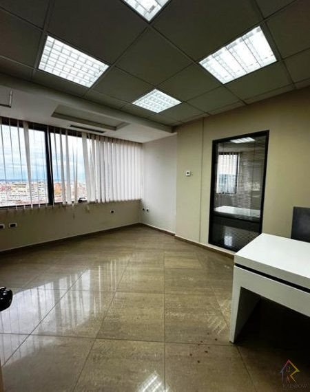 Ambiente zyrash per qira prane Piramides