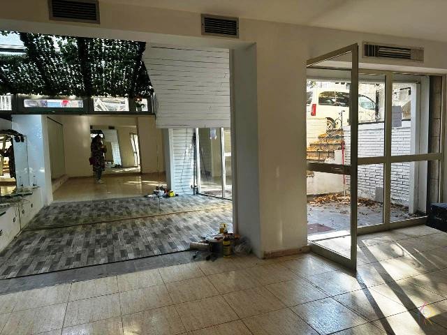 Dyqan per qira prane RTSH-se