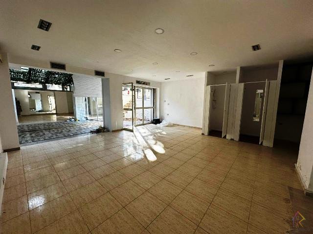 Dyqan per qira prane RTSH-se