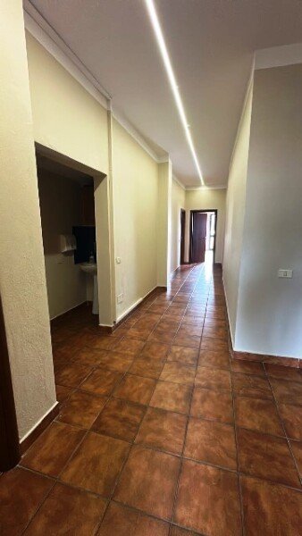 Shitet apartament 4+ prane Librit Universitar